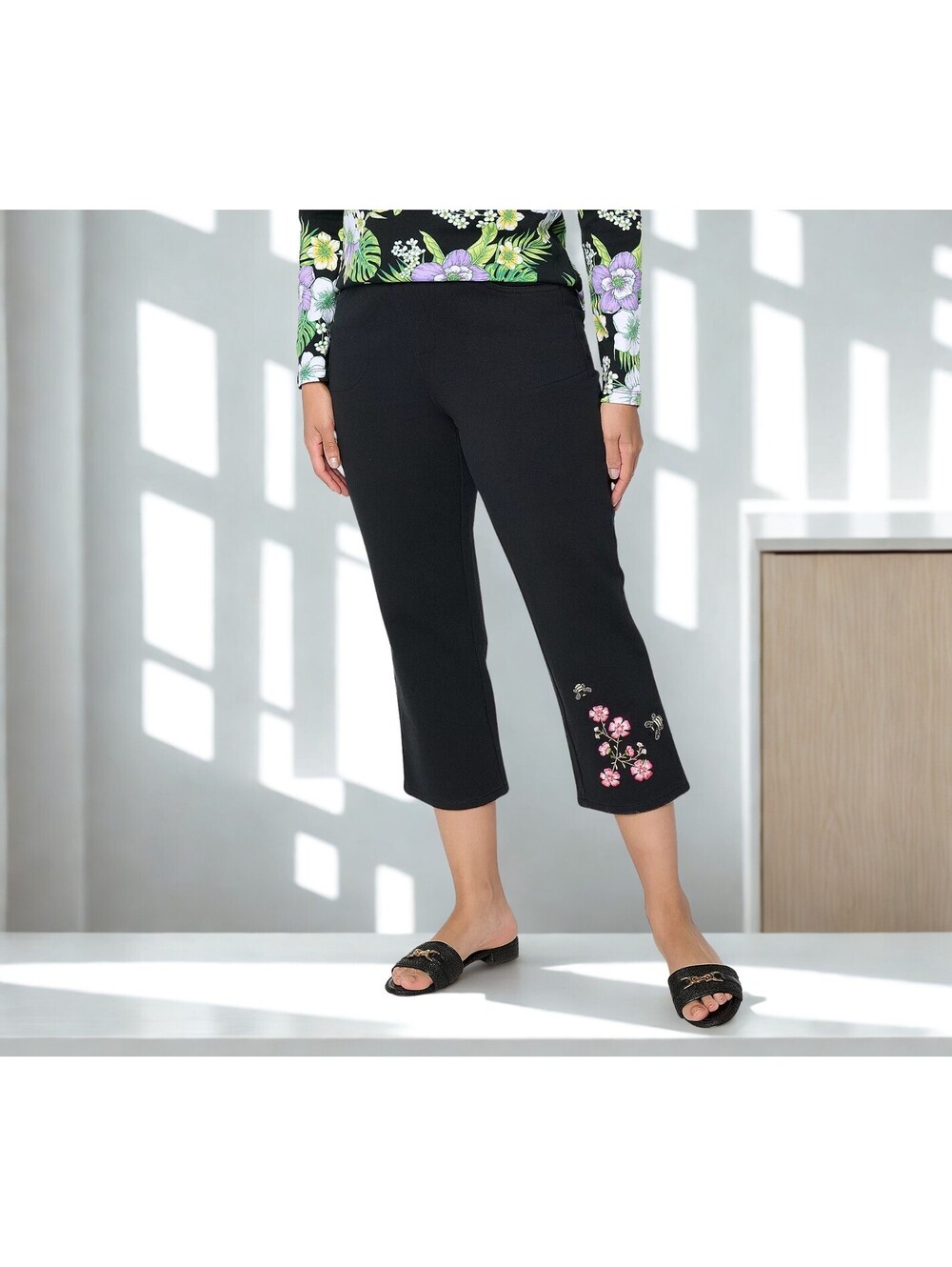 Quacker Factory DreamJeannes Beeutiful Cherry Blossom Crop Pants BLACK Size S